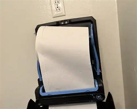 How to Open Georgia Pacific Paper Towel Dispenser: A Philosophical Inquiry into Everyday Objects